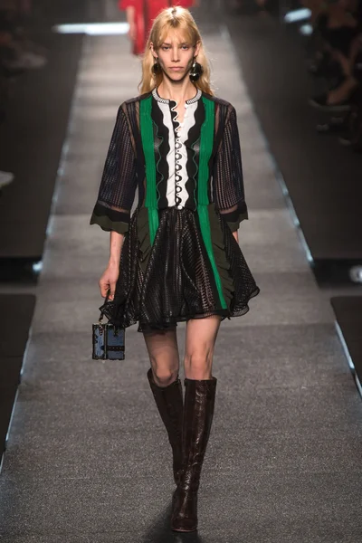 Look 27